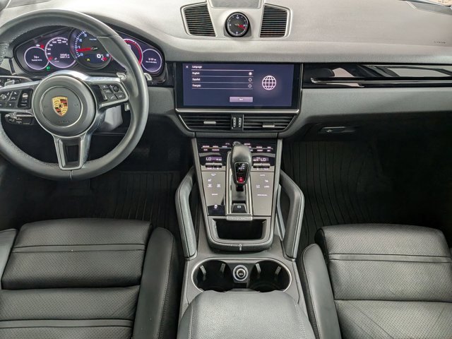 Certified 2023 Porsche Cayenne Platinum Edition image 20
