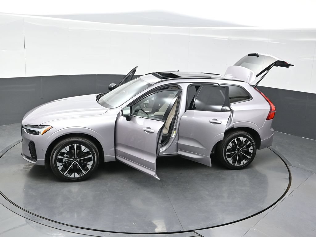 New 2026 Volvo XC60 B5 Plus w/ Climate Package PRO AWD/4WD image 41