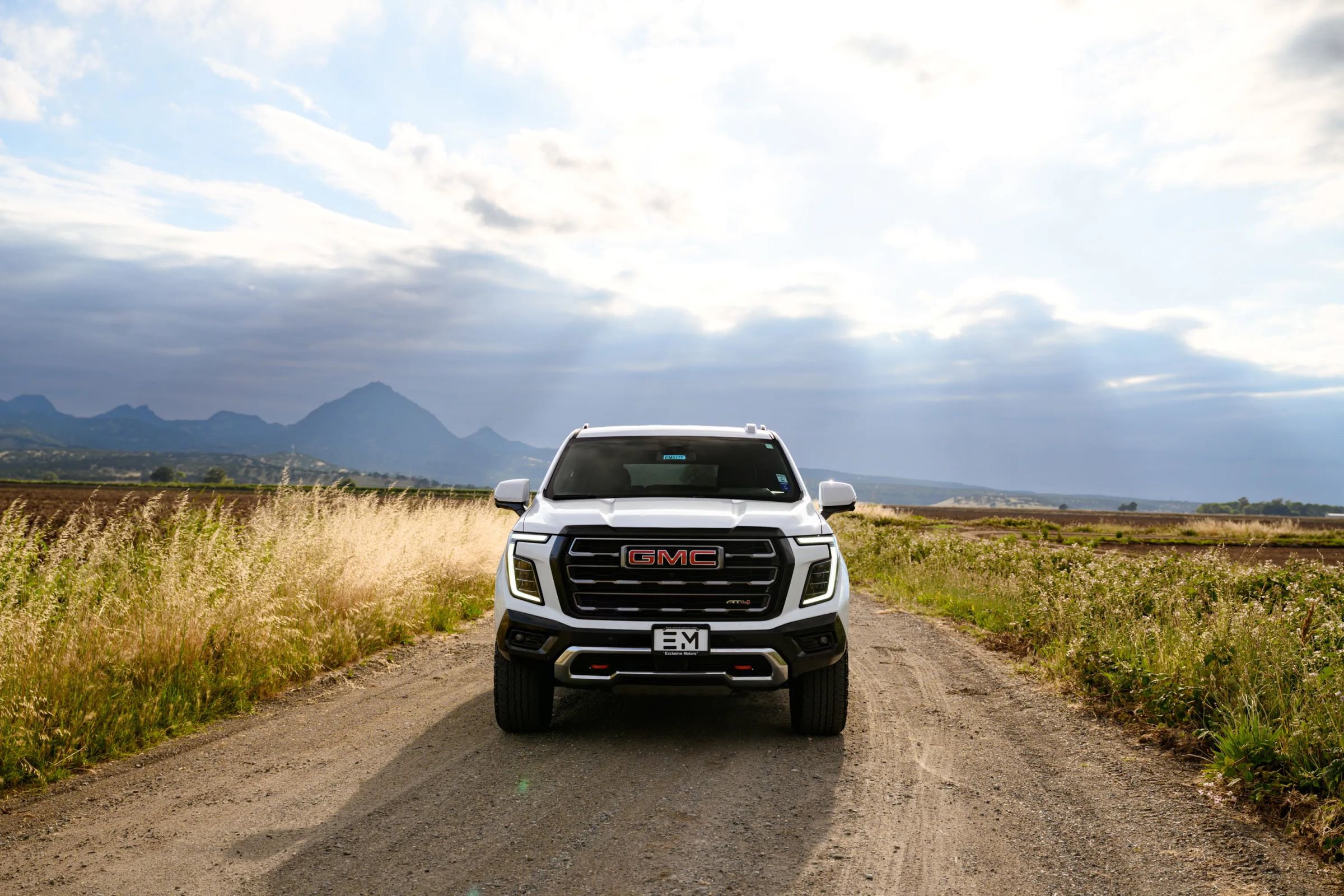 Used 2025 GMC Yukon XL AT4 AWD/4WD image 5