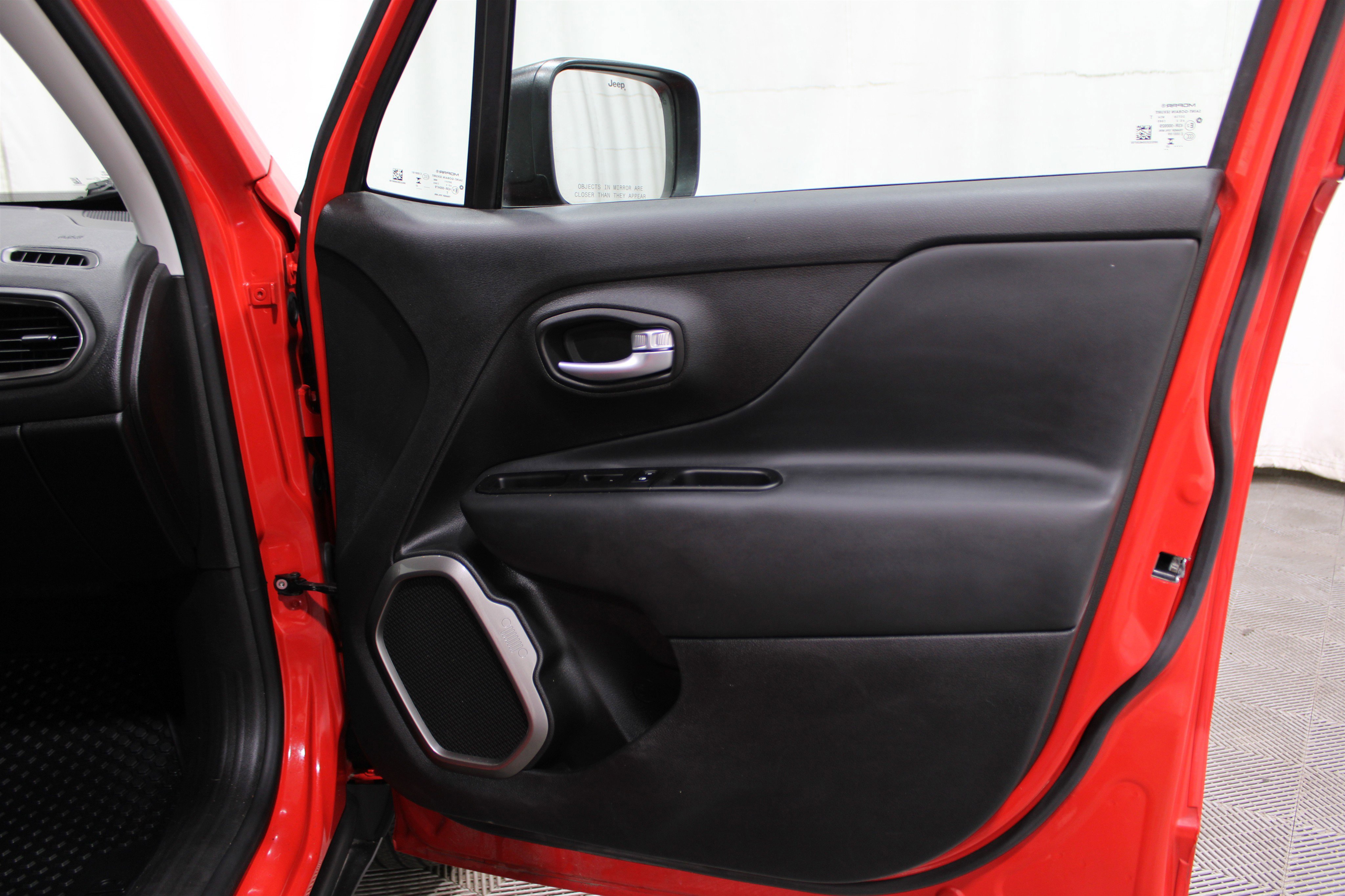 Used 2023 Jeep Renegade Latitude w/ Premium Group image 31