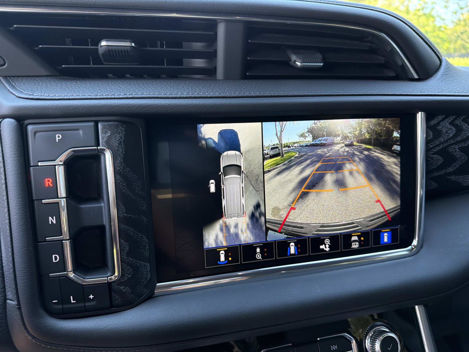 Used 2023 GMC Yukon Denali RWD image 24