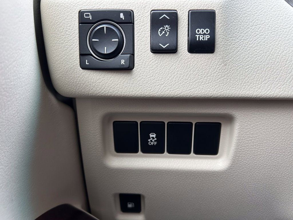 Used 2012 Lexus GX 460 w/ Comfort Plus Pkg image 32