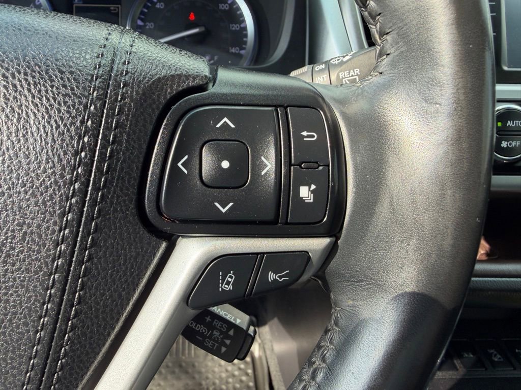 Used 2019 Toyota Highlander XLE image 27