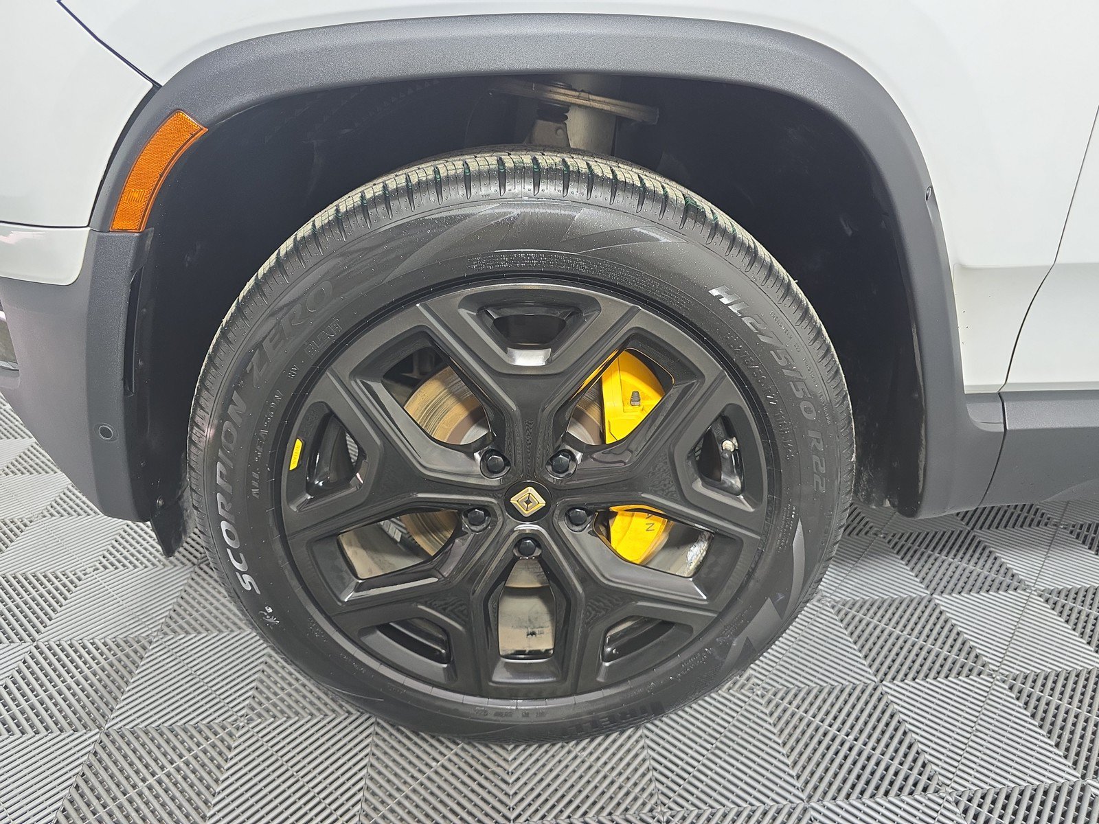 Used 2023 Rivian R1S Adventure AWD/4WD image 9