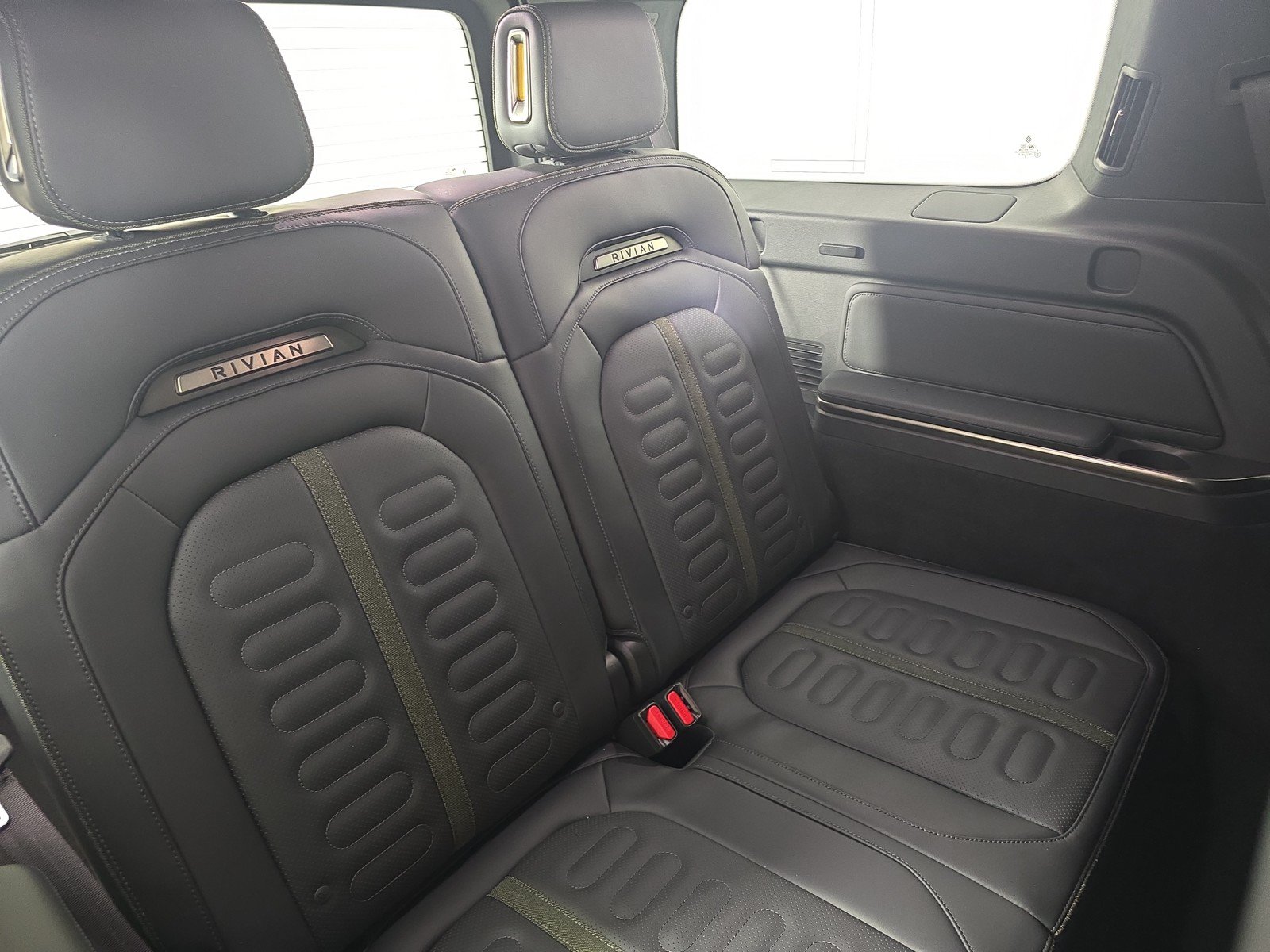 Used 2024 Rivian R1S Adventure AWD/4WD image 25