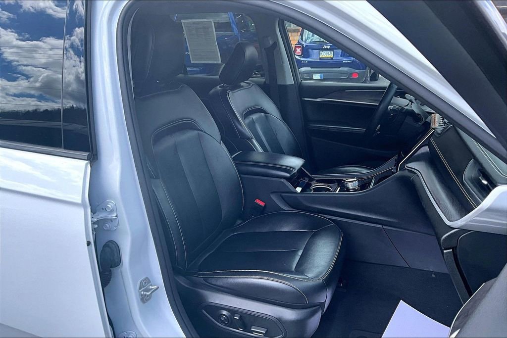 Used 2022 Jeep Grand Cherokee Limited image 7