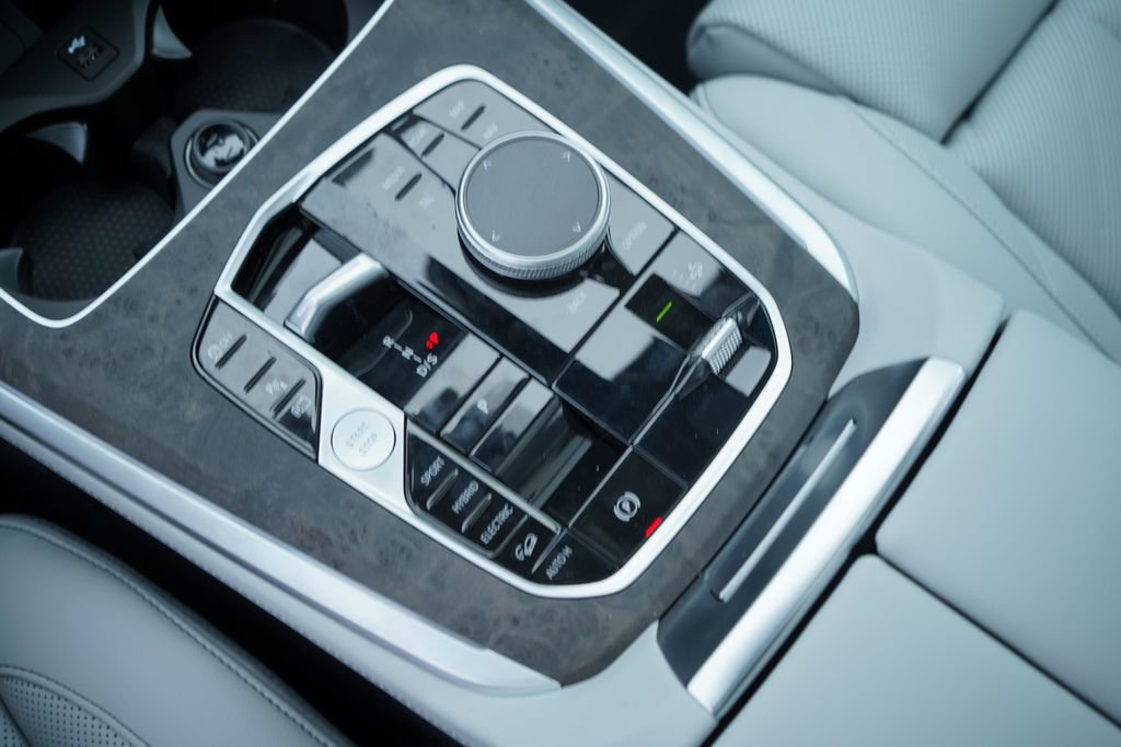 New 2026 BMW X5 xDrive50e w/ M Sport Package image 19