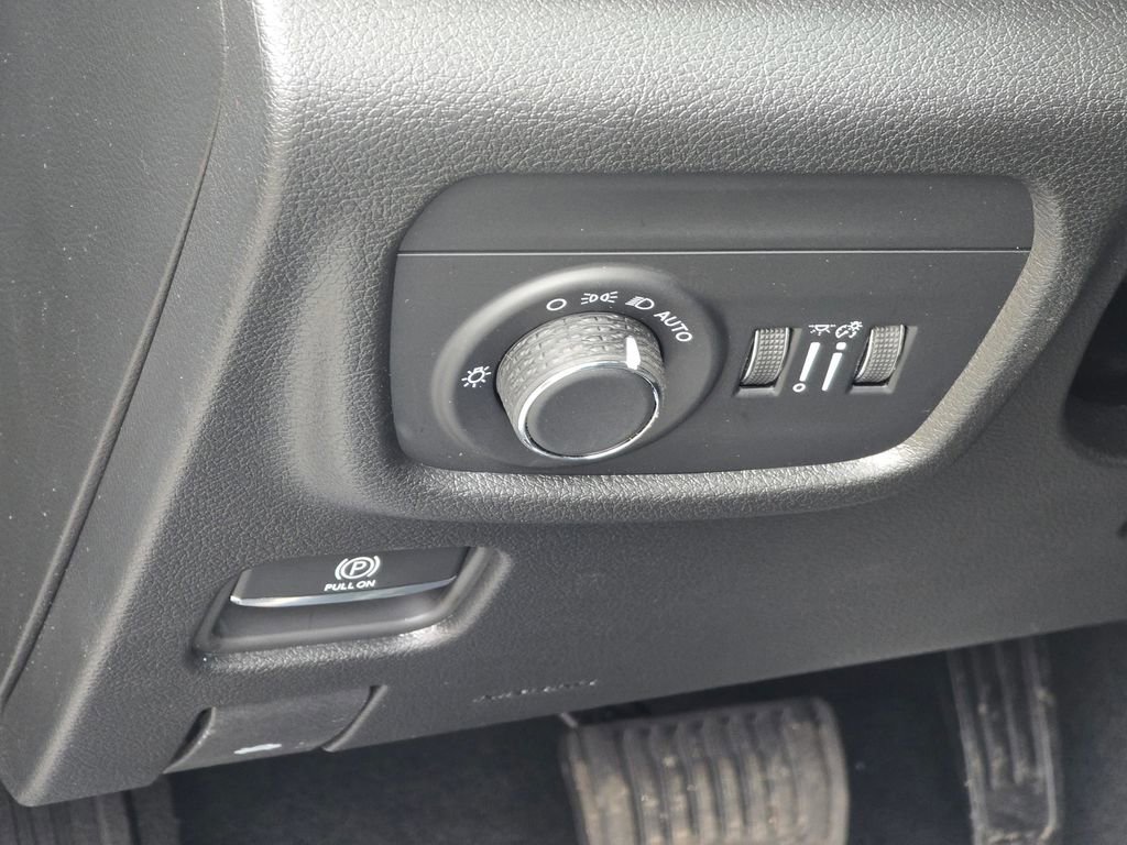 New 2026 Jeep Grand Cherokee Altitude AWD/4WD image 33