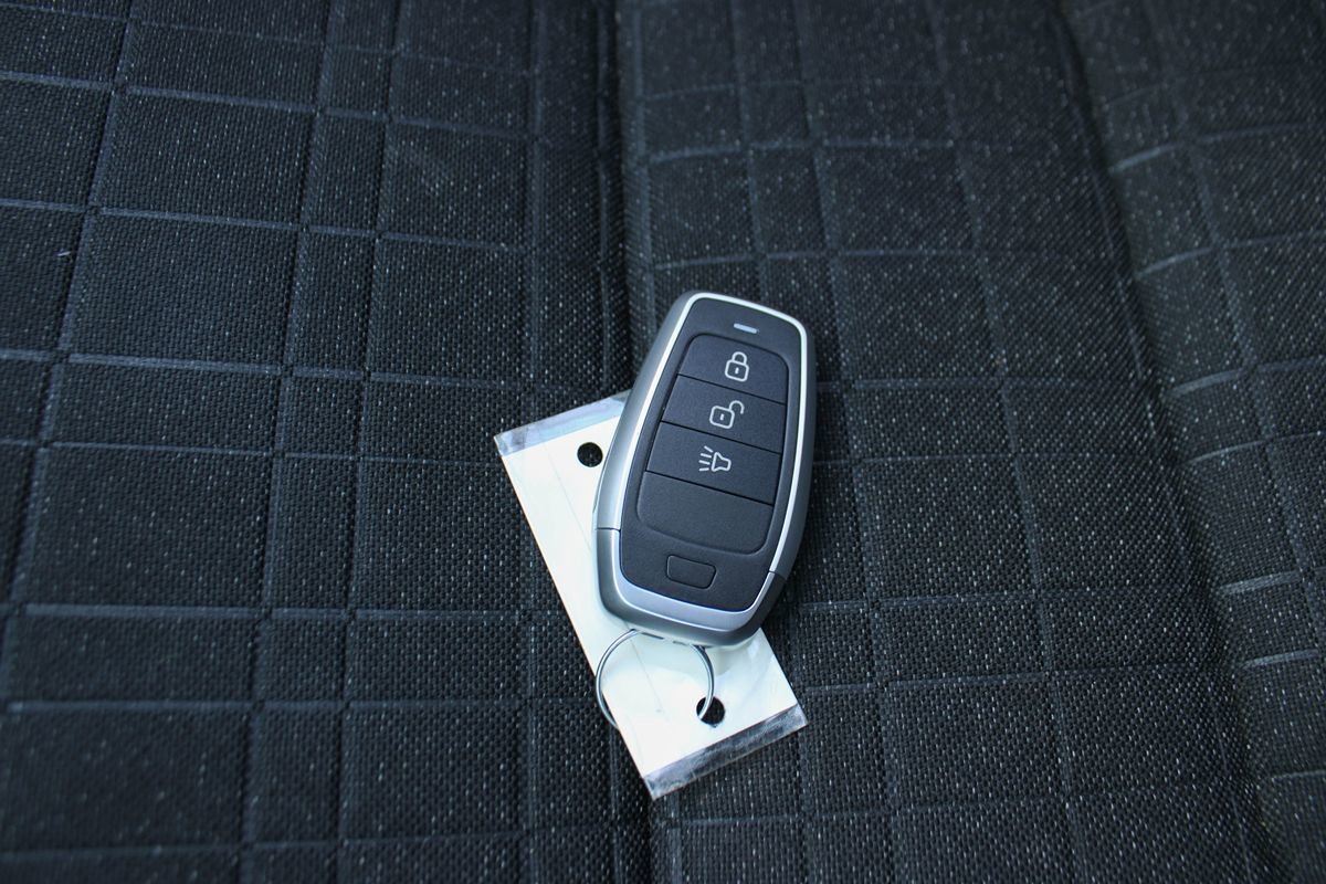 Used 2023 Honda HR-V LX image 38