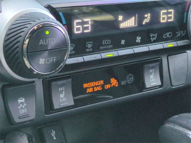 Used 2022 Toyota RAV4 SE image 26