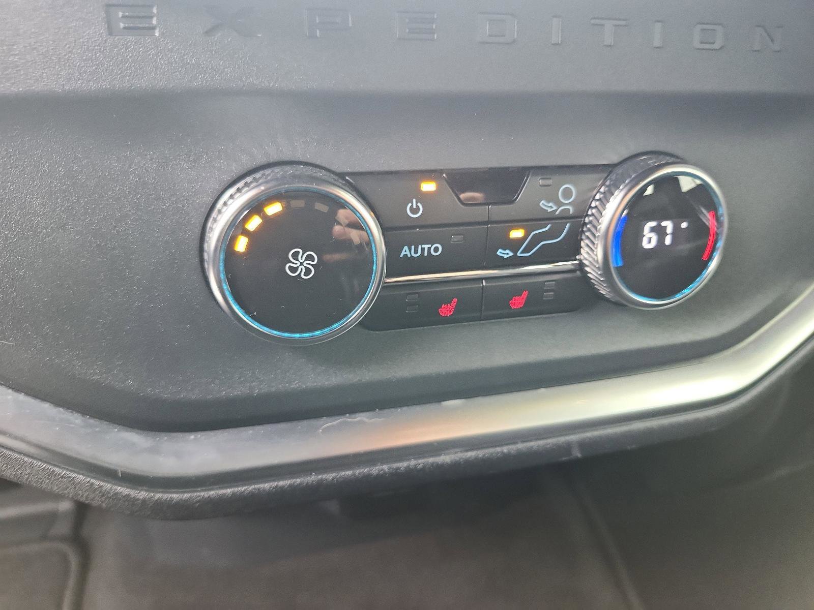 Used 2025 Ford Expedition Max Platinum w/ Stealth Appearance Package image 17