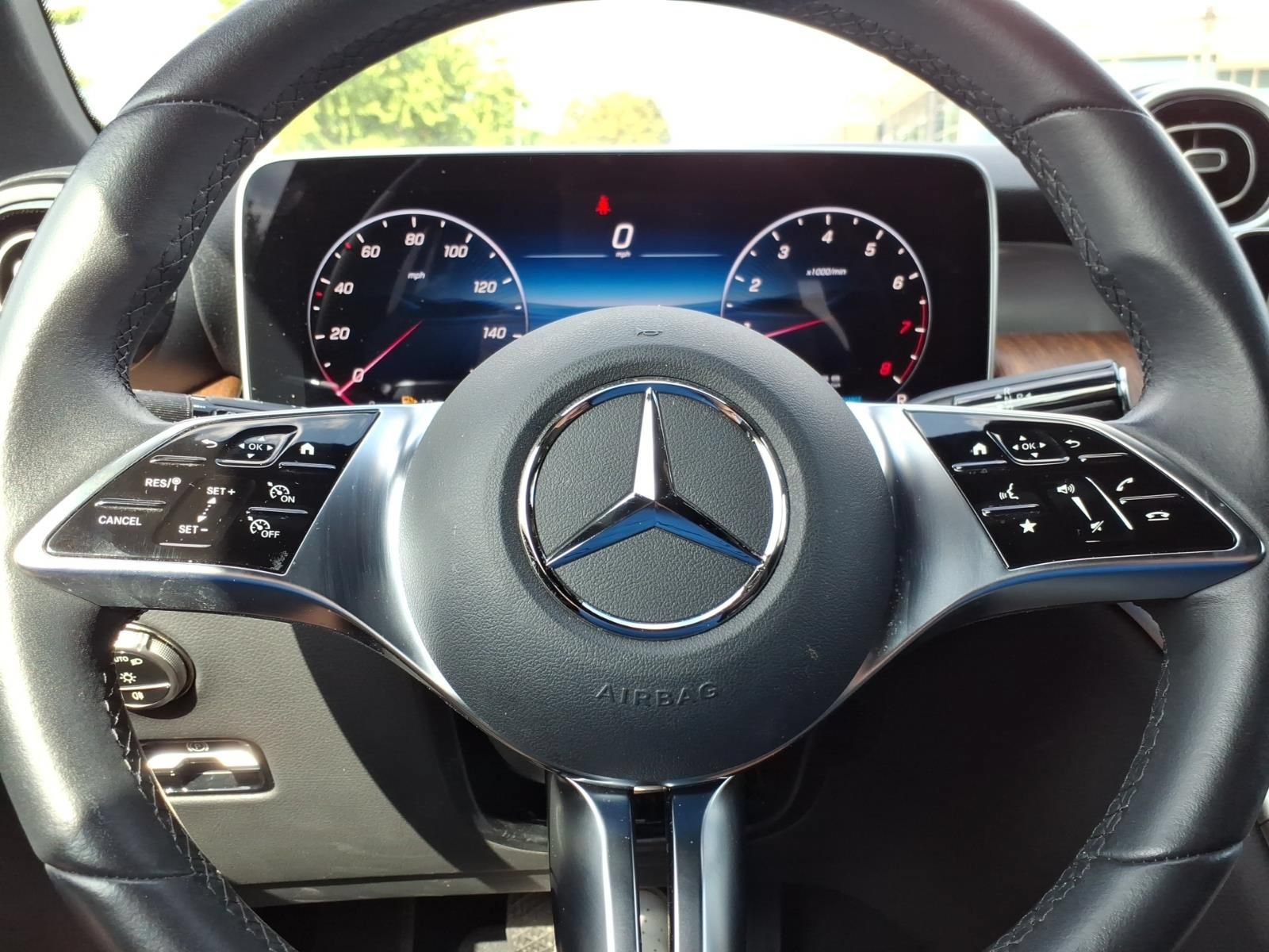 Used 2025 Mercedes-Benz GLC 300 4MATIC image 21
