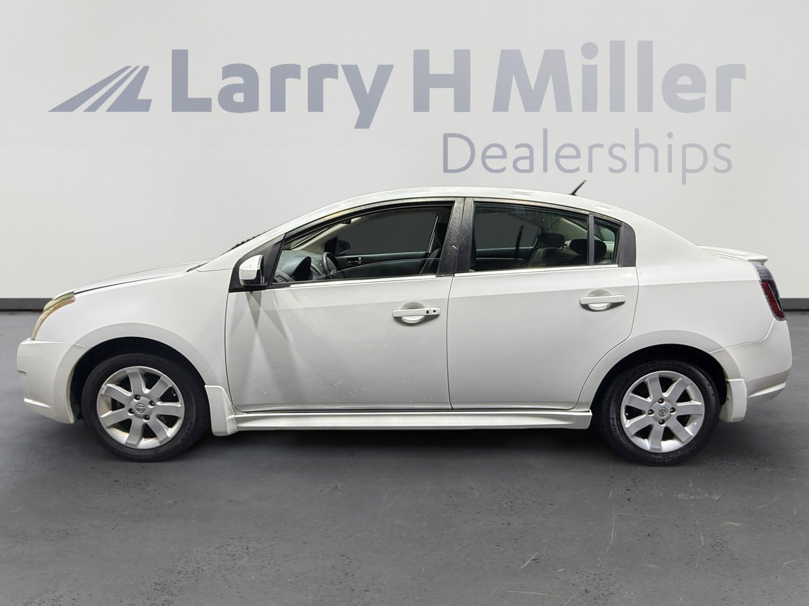 Used 2011 Nissan Sentra 2.0 SR w/ Convenience Pkg image 2