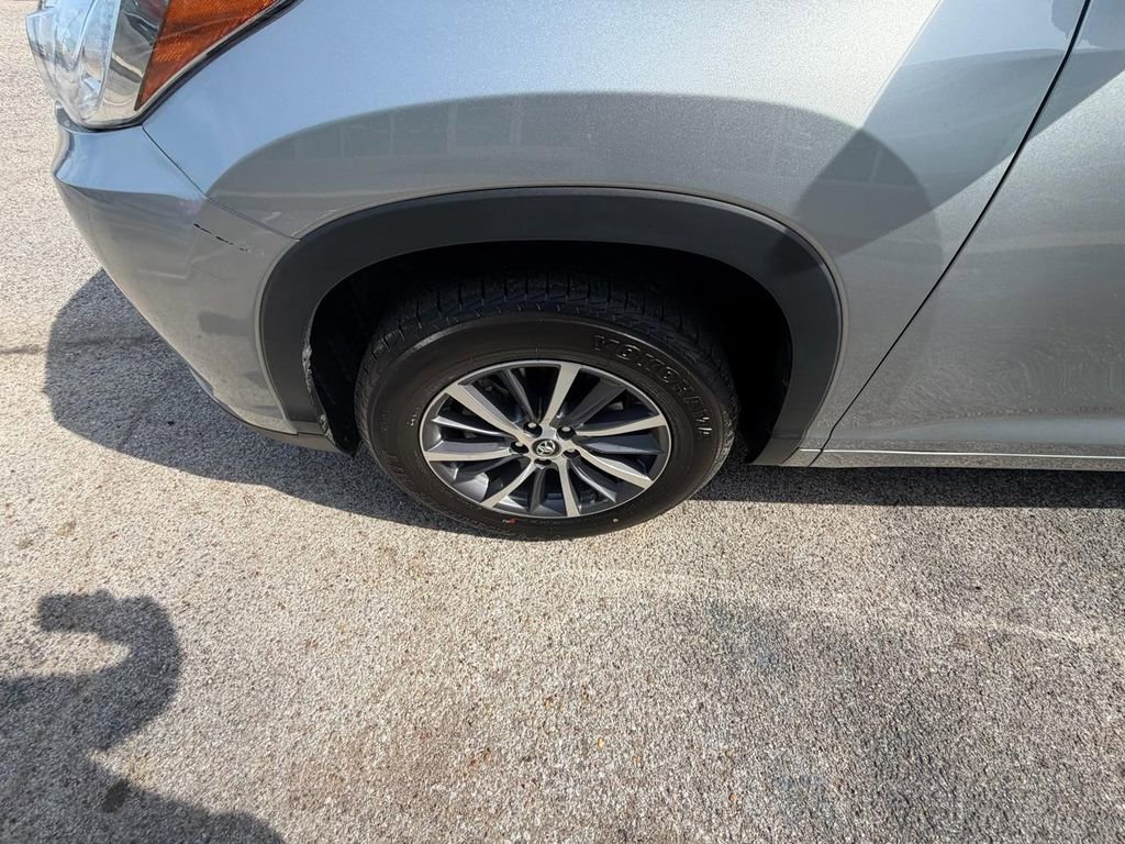 Used 2018 Toyota Highlander XLE FWD image 8