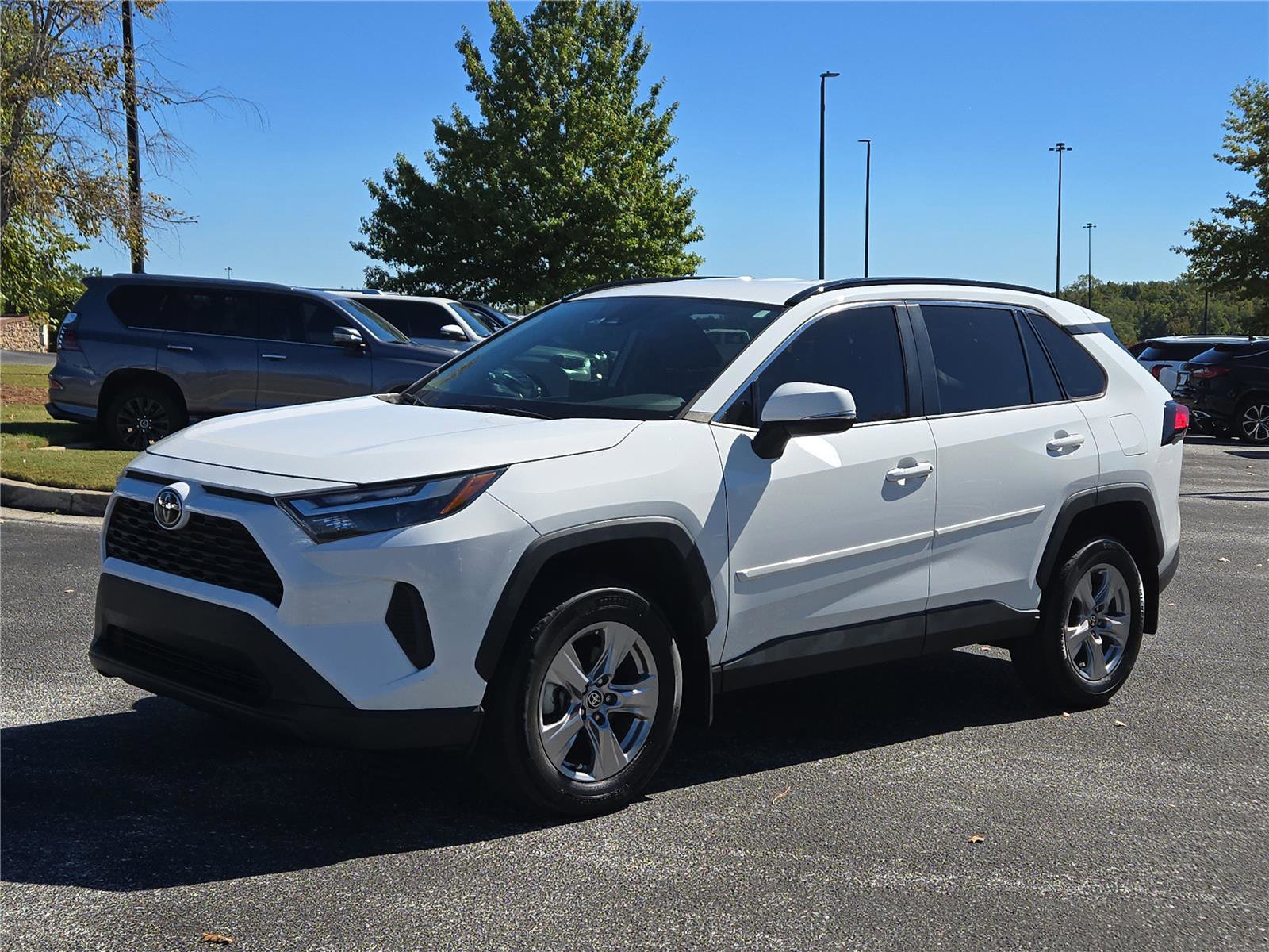 Used 2022 Toyota RAV4 XLE image 1