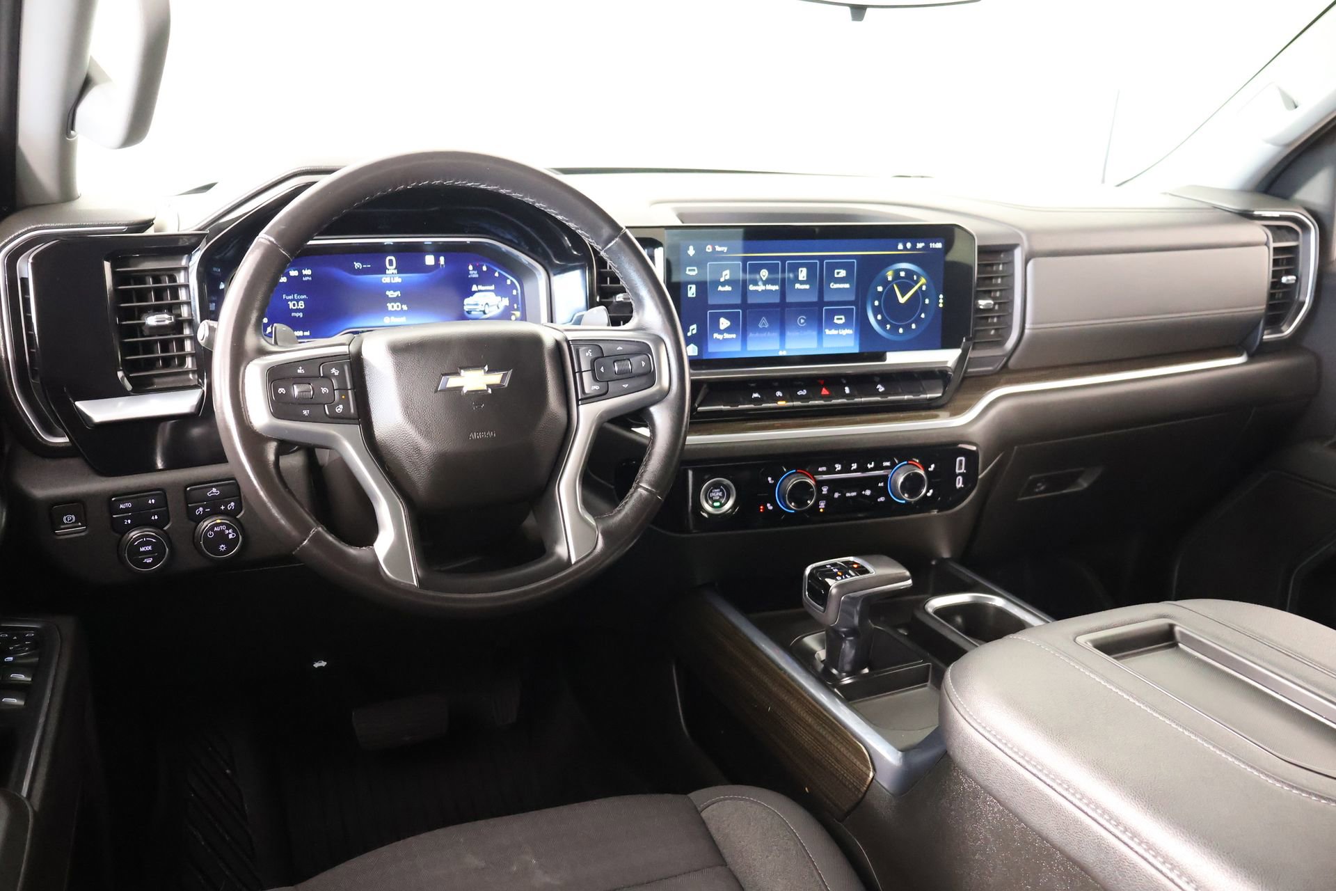 Used 2022 Chevrolet Silverado 1500 LT image 2