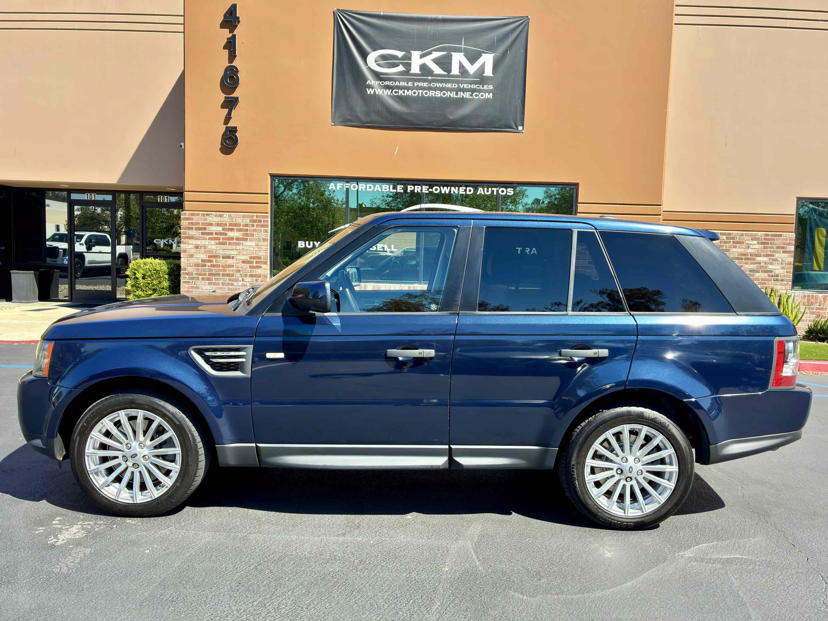 Used 2011 Land Rover Range Rover Sport HSE AWD/4WD image 3