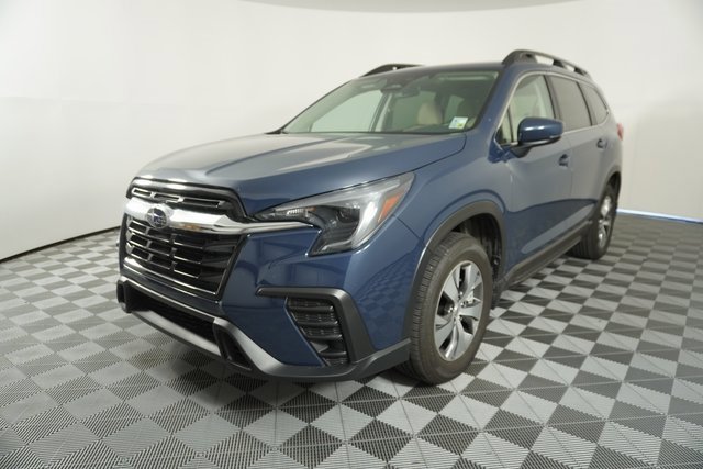 Used 2025 Subaru Ascent Premium image 3