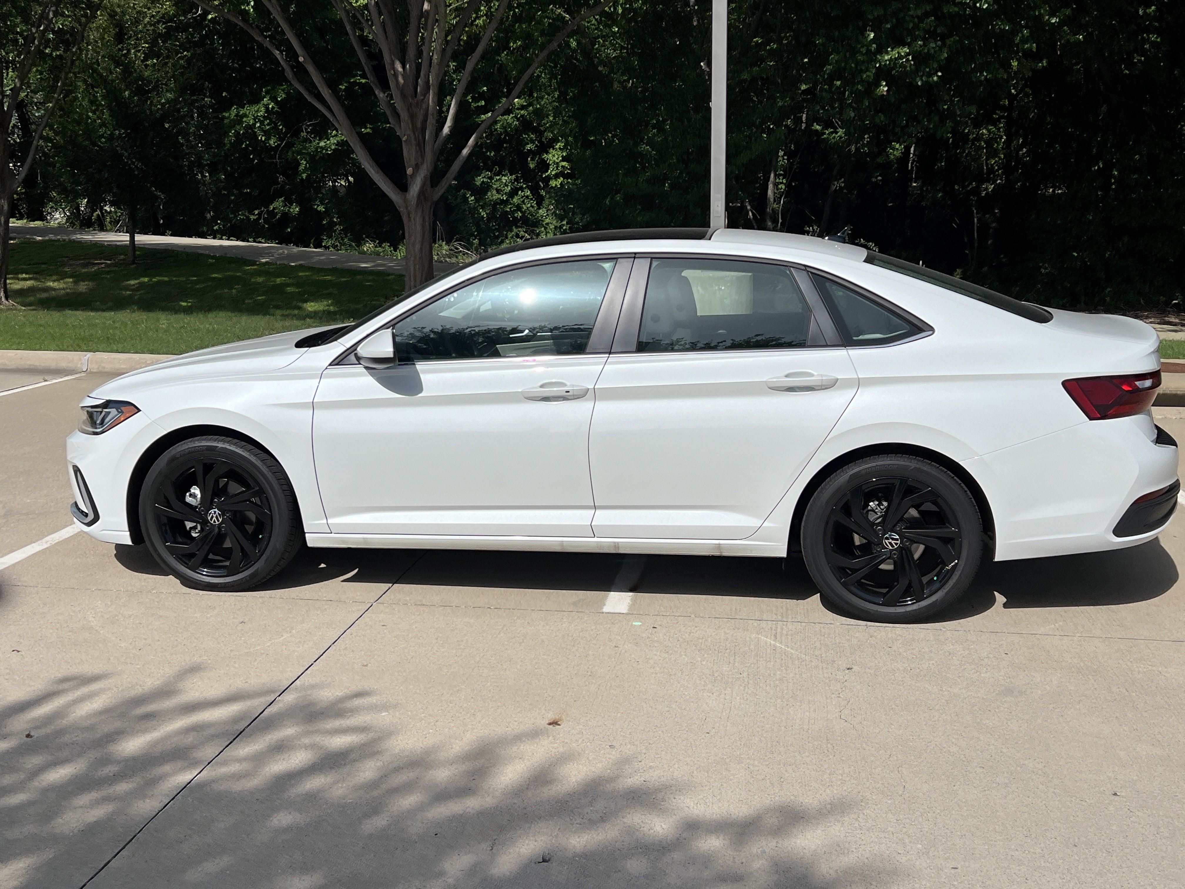 Certified 2026 Volkswagen Jetta SE w/ Black Wheel Package FWD image 7