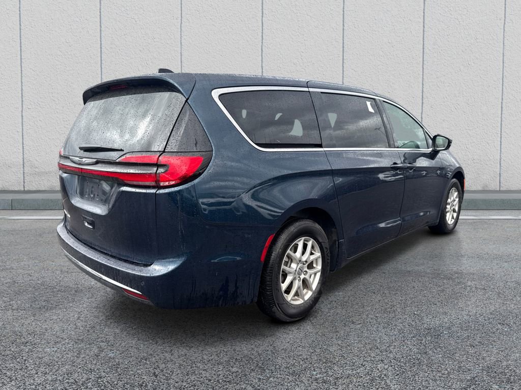 Used 2025 Chrysler Pacifica Select FWD image 7