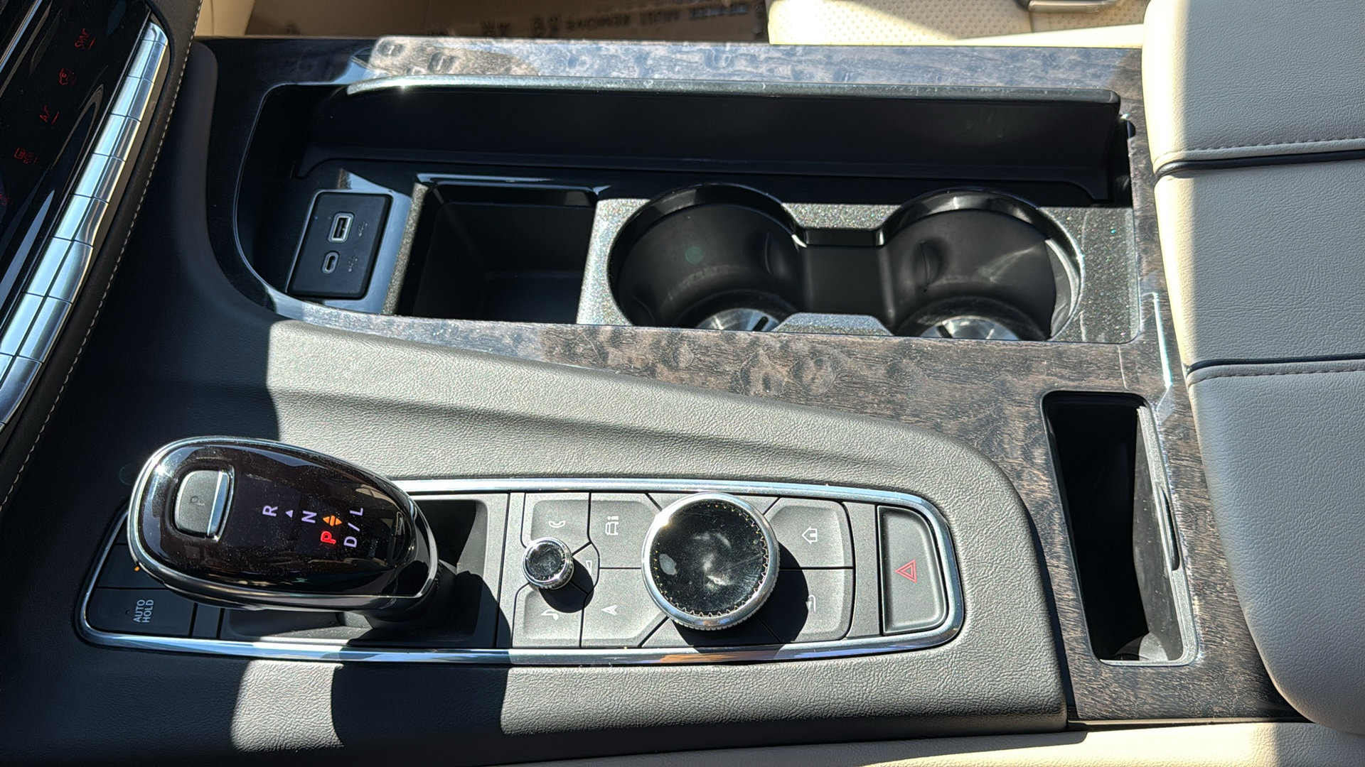 Certified 2022 Cadillac Escalade Premium Luxury w/ Performance Package image 23