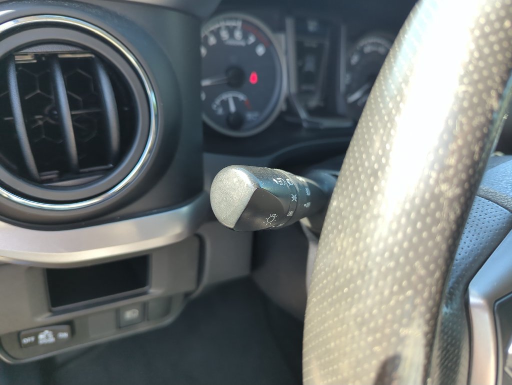 Used 2018 Toyota Tacoma SR5 RWD image 18
