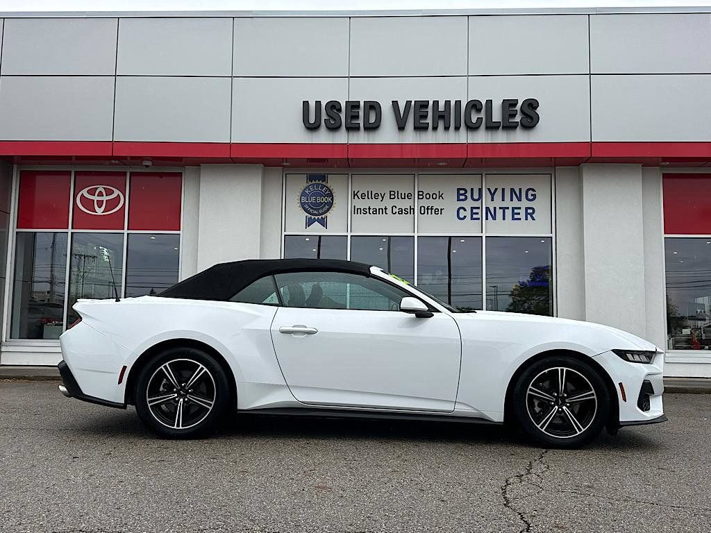 Used 2025 Ford Mustang Premium RWD image 7