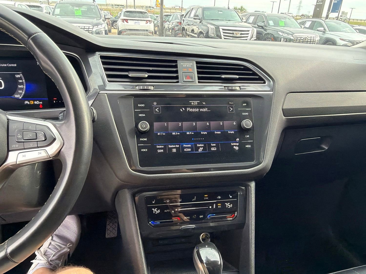 Used 2022 Volkswagen Tiguan SE w/ Panoramic Sunroof Package FWD image 20