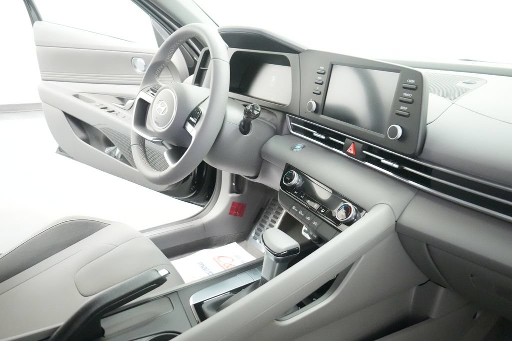 New 2026 Hyundai Elantra Sport FWD image 23