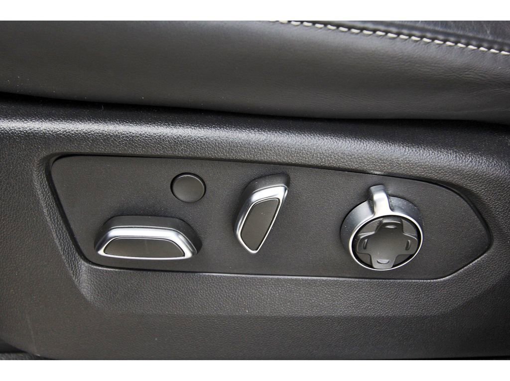 Used 2025 Cadillac Escalade Sport Platinum w/ LPO, ONYX Package image 23