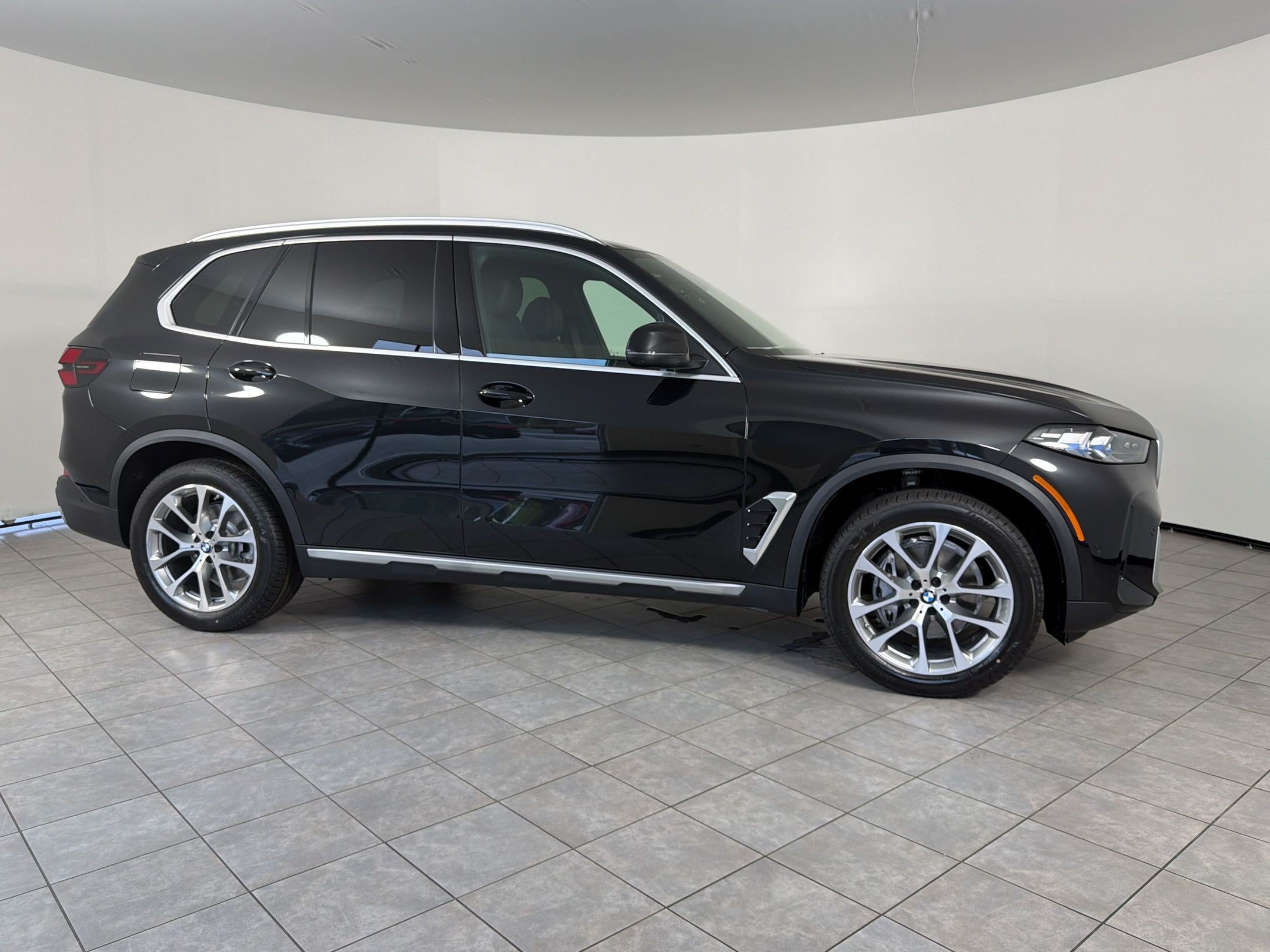 New 2026 BMW X5 sDrive40i w/ Premium Package RWD image 8