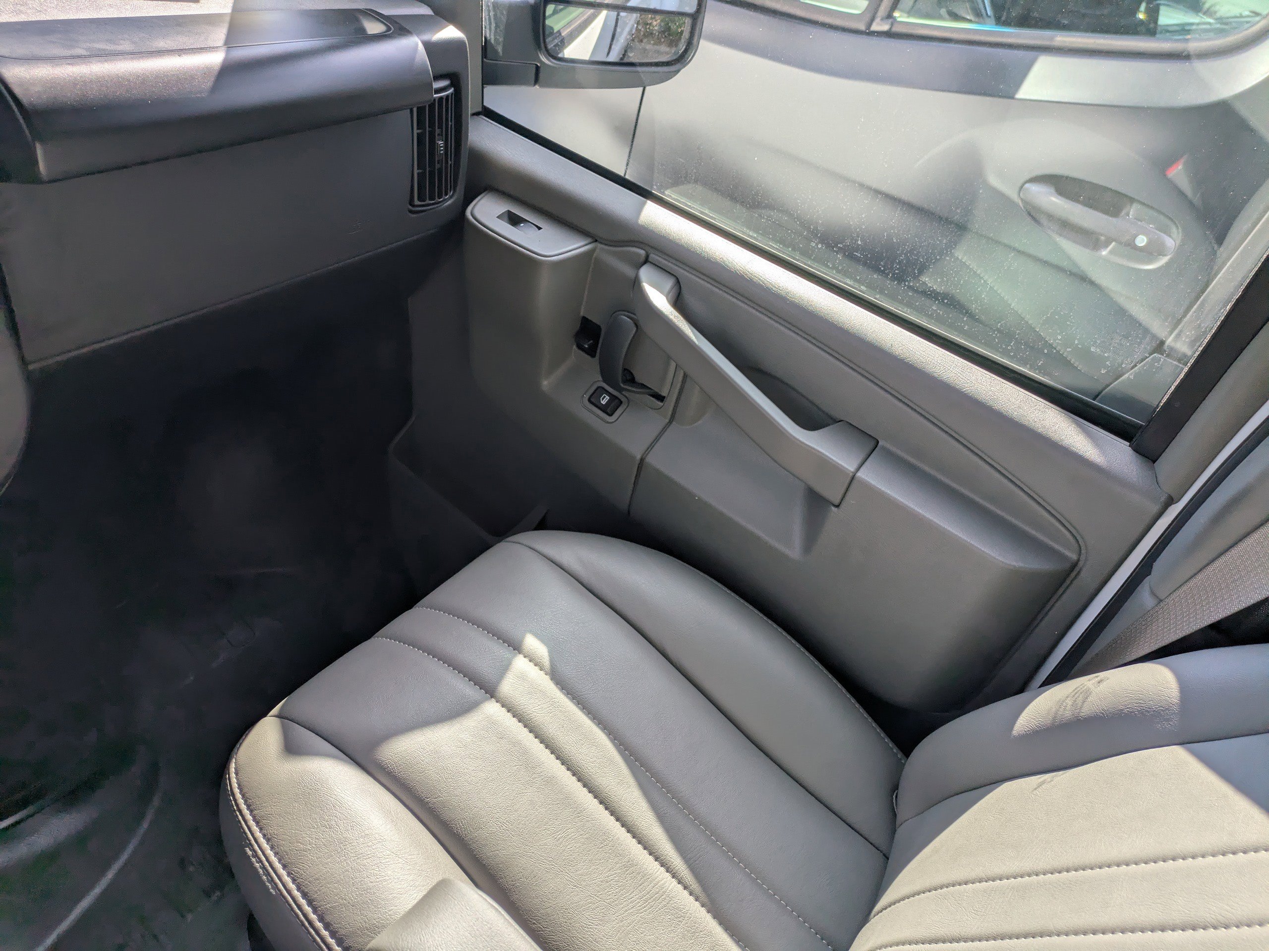 Used 2024 Chevrolet Express 2500 w/ Driver Convenience Package image 20