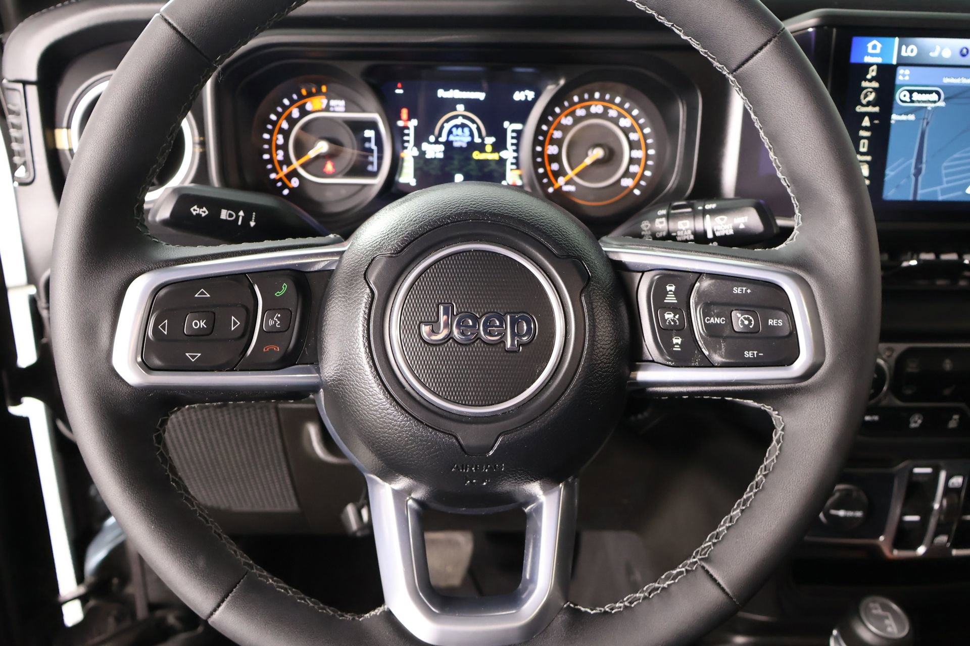 Used 2025 Jeep Wrangler Unlimited Sahara AWD/4WD image 3