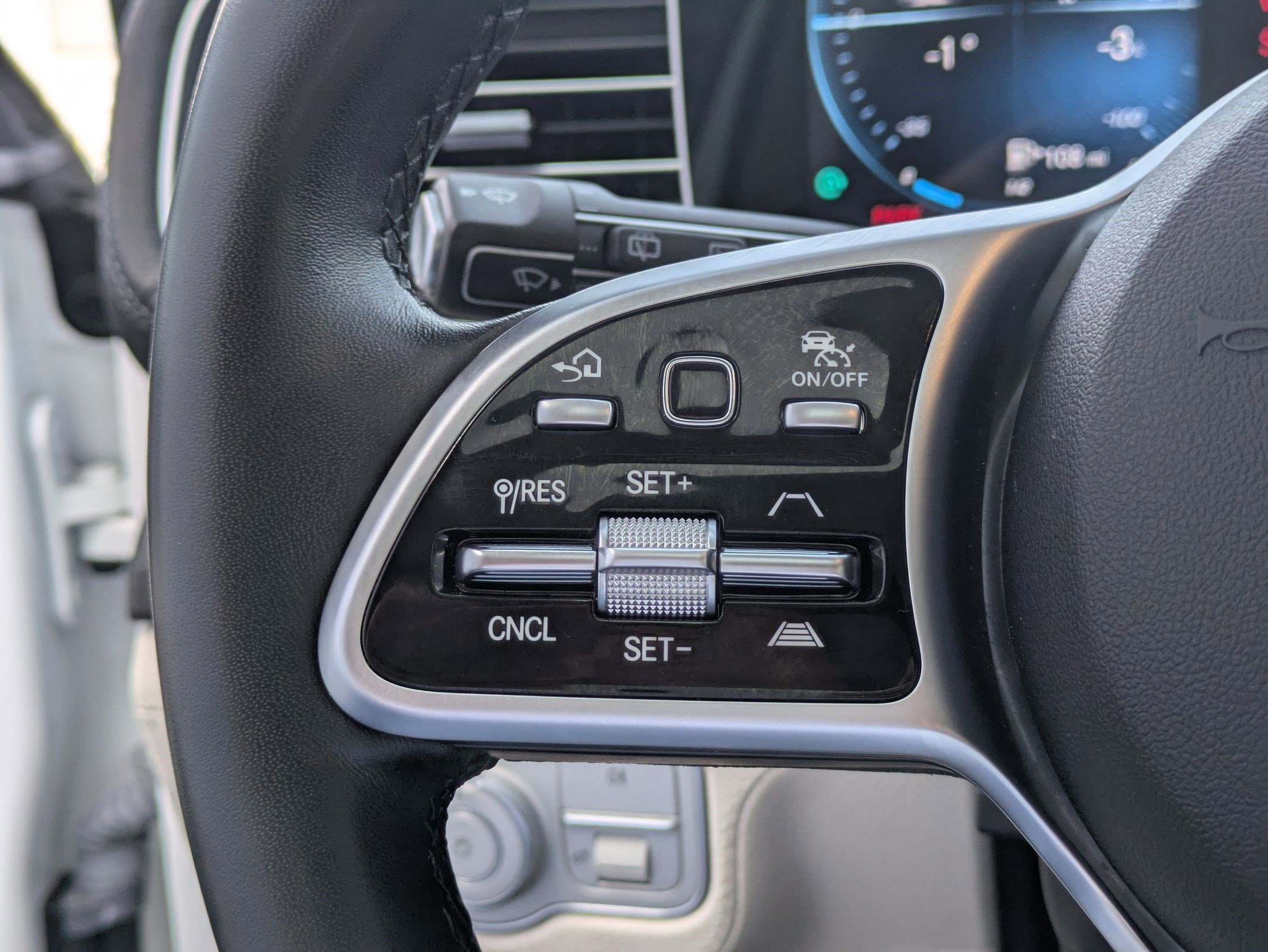 Used 2023 Mercedes-Benz GLS 450 4MATIC image 18