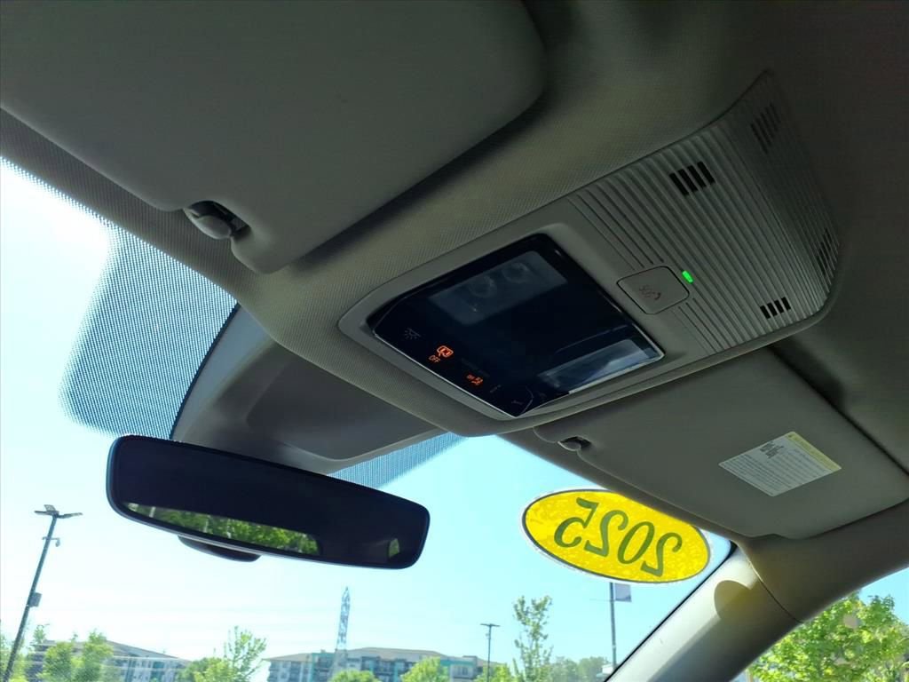 Used 2025 Volkswagen Atlas SE FWD image 18