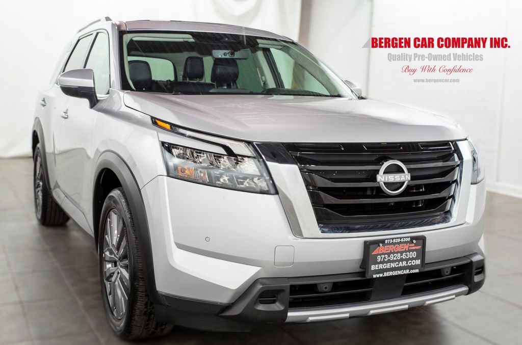 Used 2025 Nissan Pathfinder SL w/ SL Premium Package