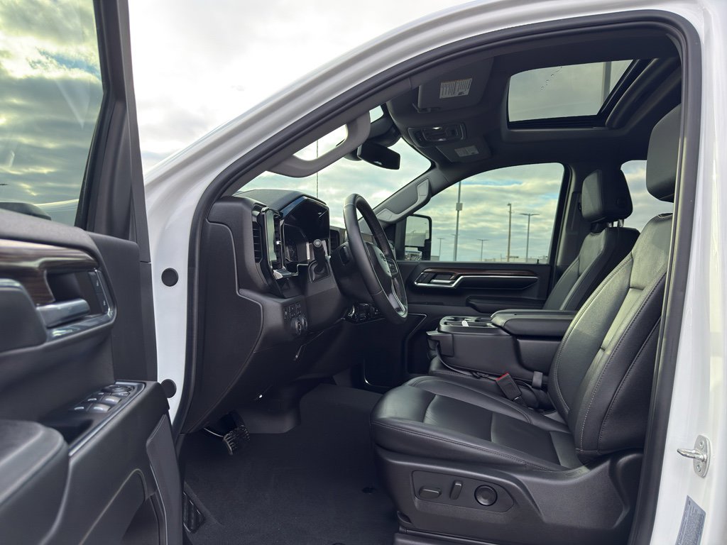 Used 2024 Chevrolet Silverado 2500 LT w/ Z71 Sport Edition image 12