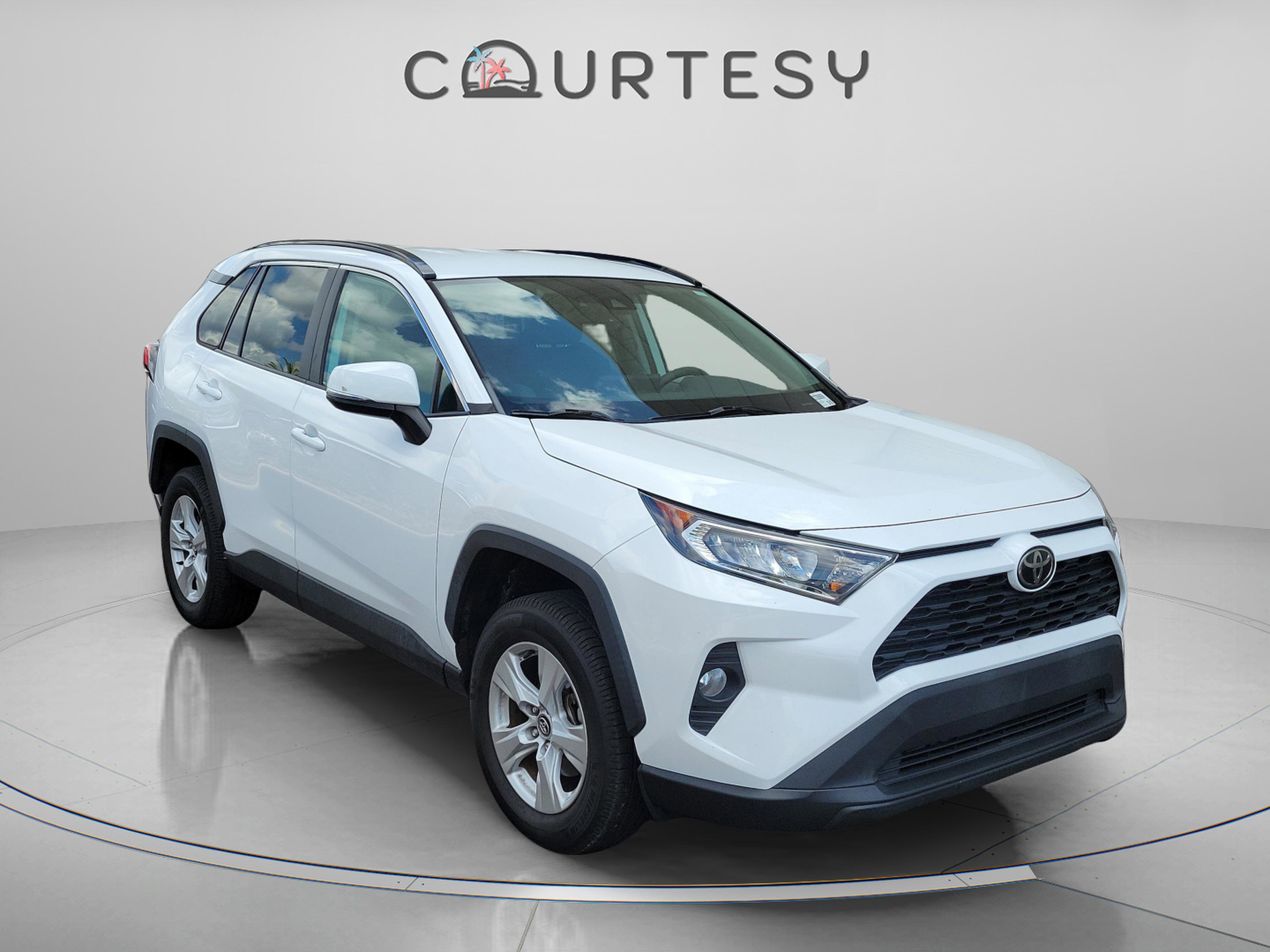 Used 2020 Toyota RAV4 XLE image 5