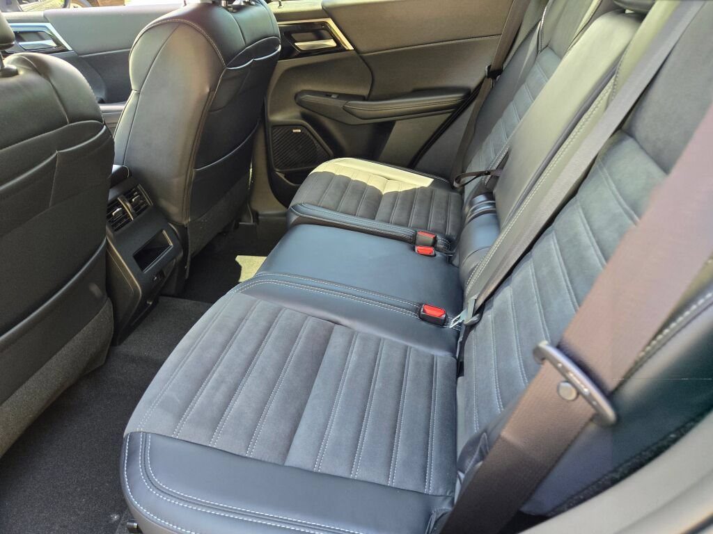 New 2026 Mitsubishi Outlander SE AWD/4WD image 13