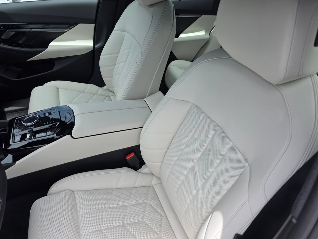 New 2026 BMW i5 M60 w/ Executive Package AWD/4WD image 9