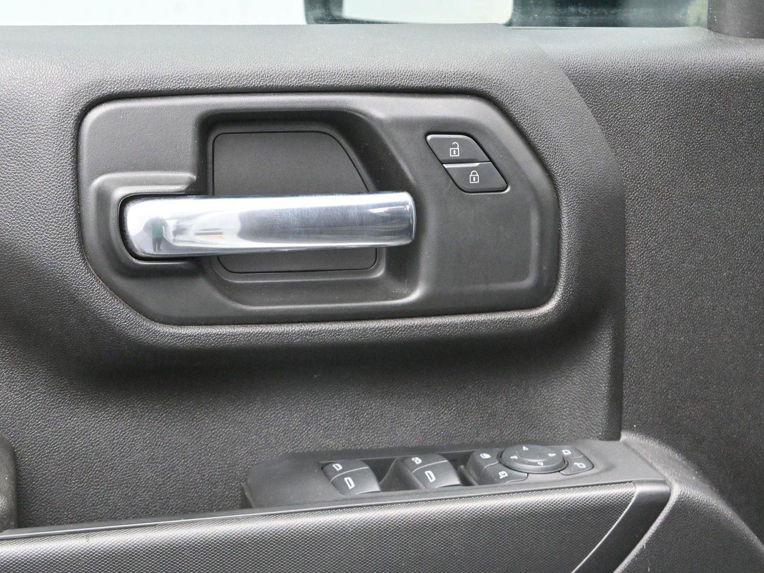 Used 2024 Chevrolet Silverado 2500 Custom w/ Custom Value Package image 10