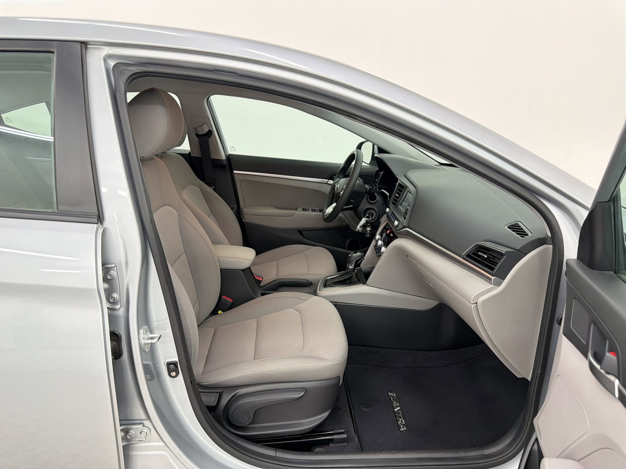 Used 2020 Hyundai Elantra SE w/ Cargo Package (C1) image 26