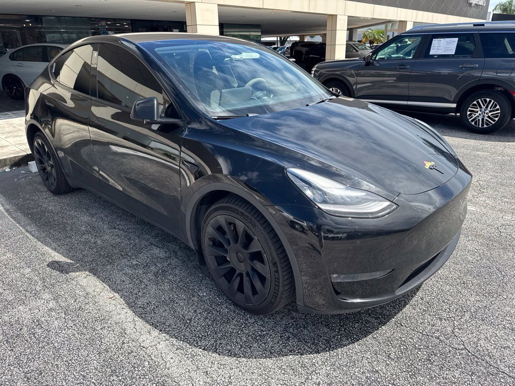 Used 2022 Tesla Model Y Long Range AWD/4WD image 2