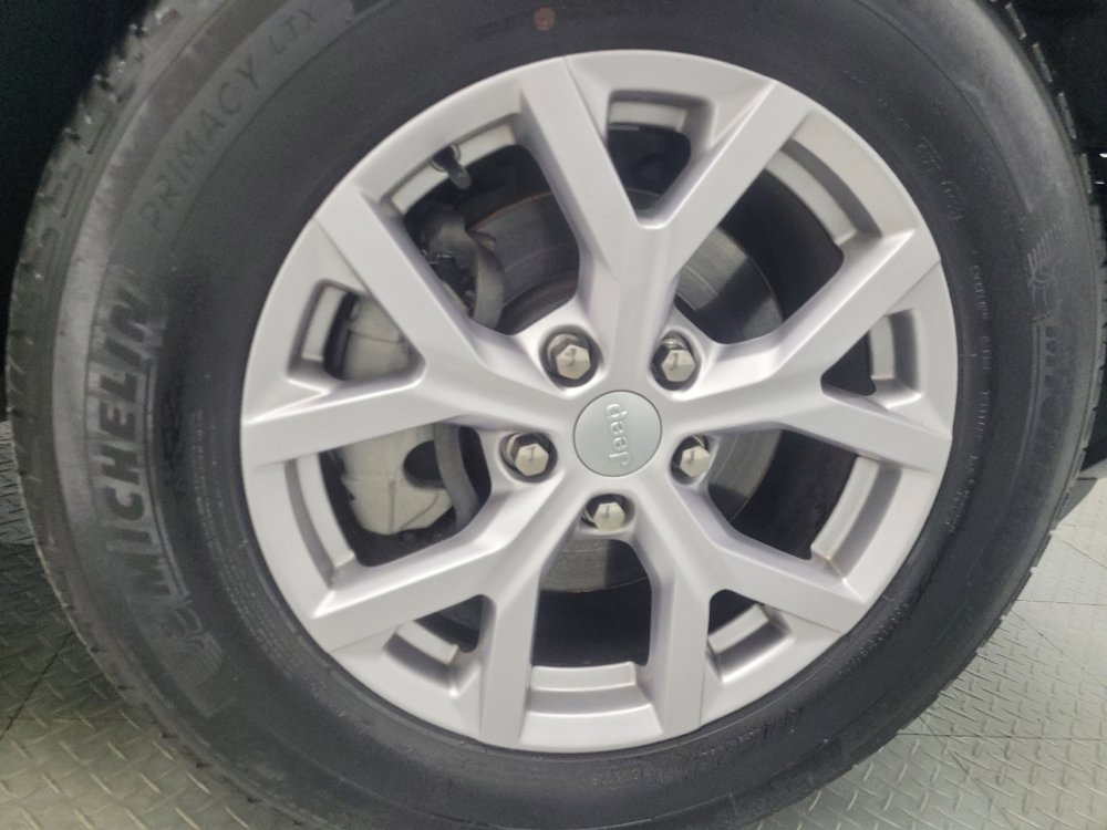 Used 2022 Jeep Grand Cherokee Limited image 31