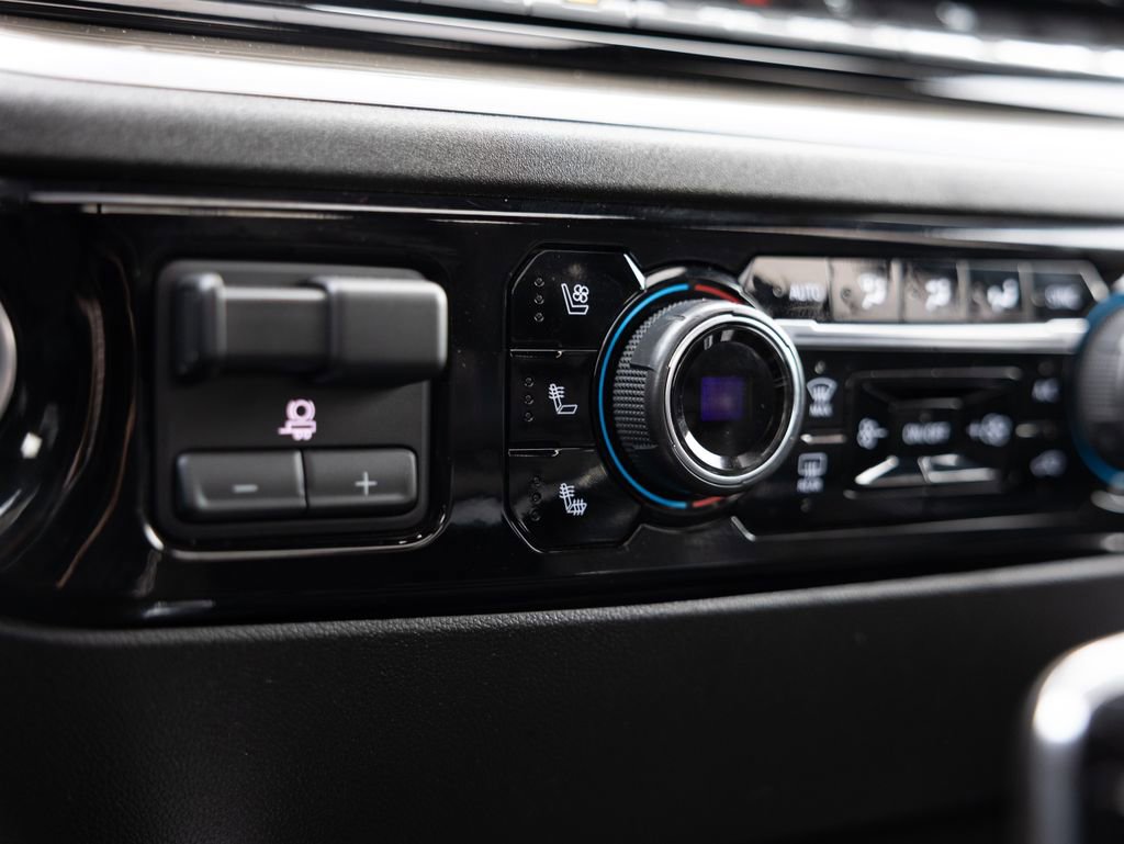 Used 2022 Chevrolet Silverado 1500 High Country w/ High Country Premium Package image 23