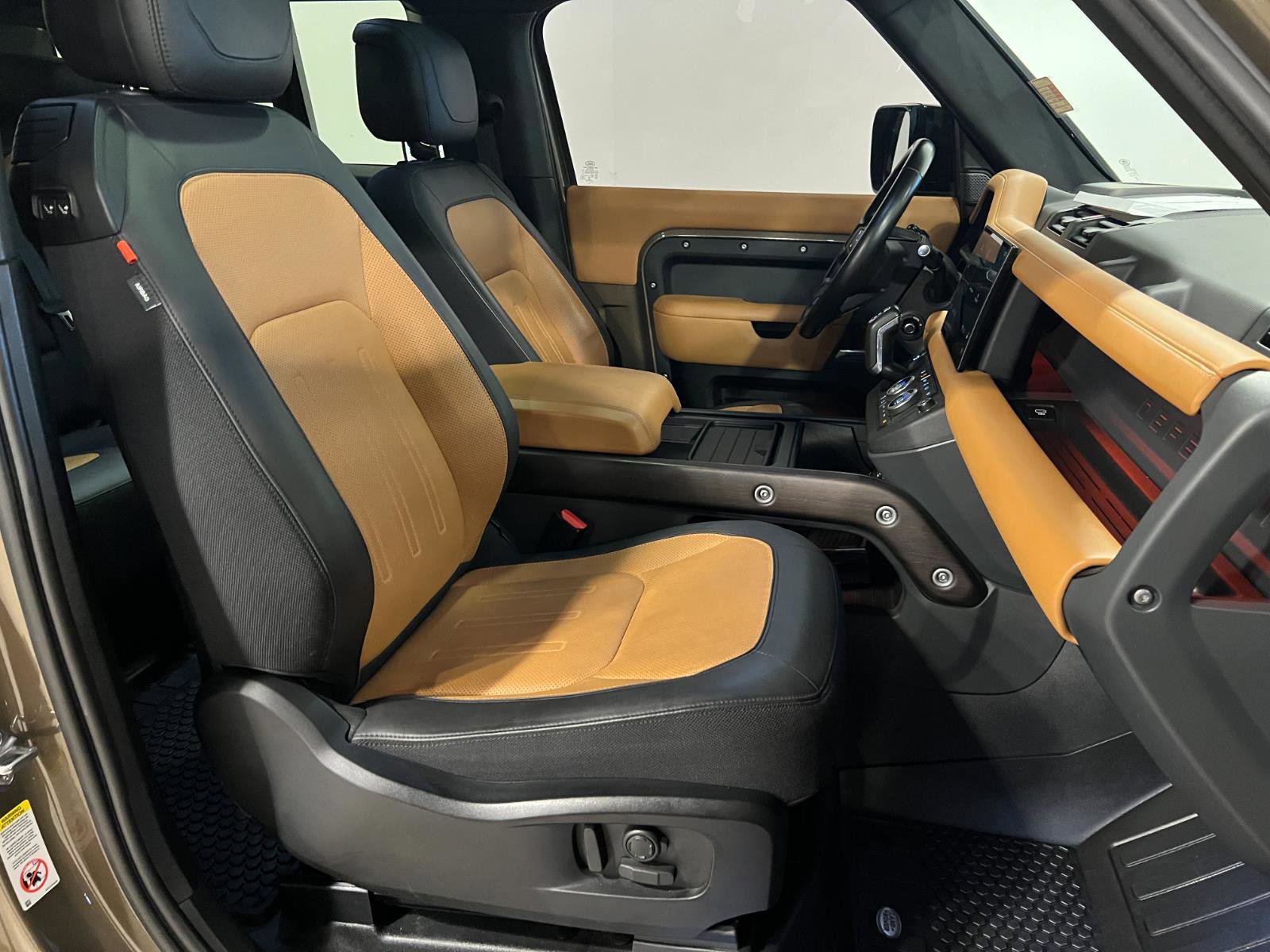 Used 2023 Land Rover Defender 90 X image 32