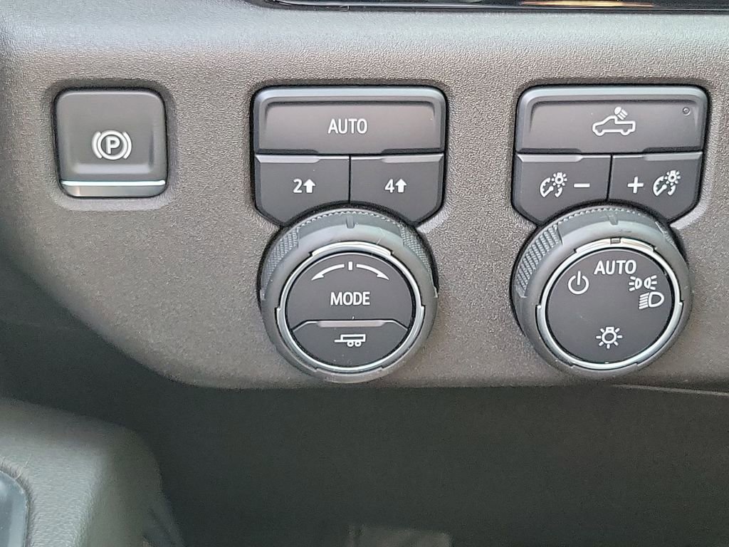 Used 2024 Chevrolet Silverado 1500 LT AWD/4WD image 17
