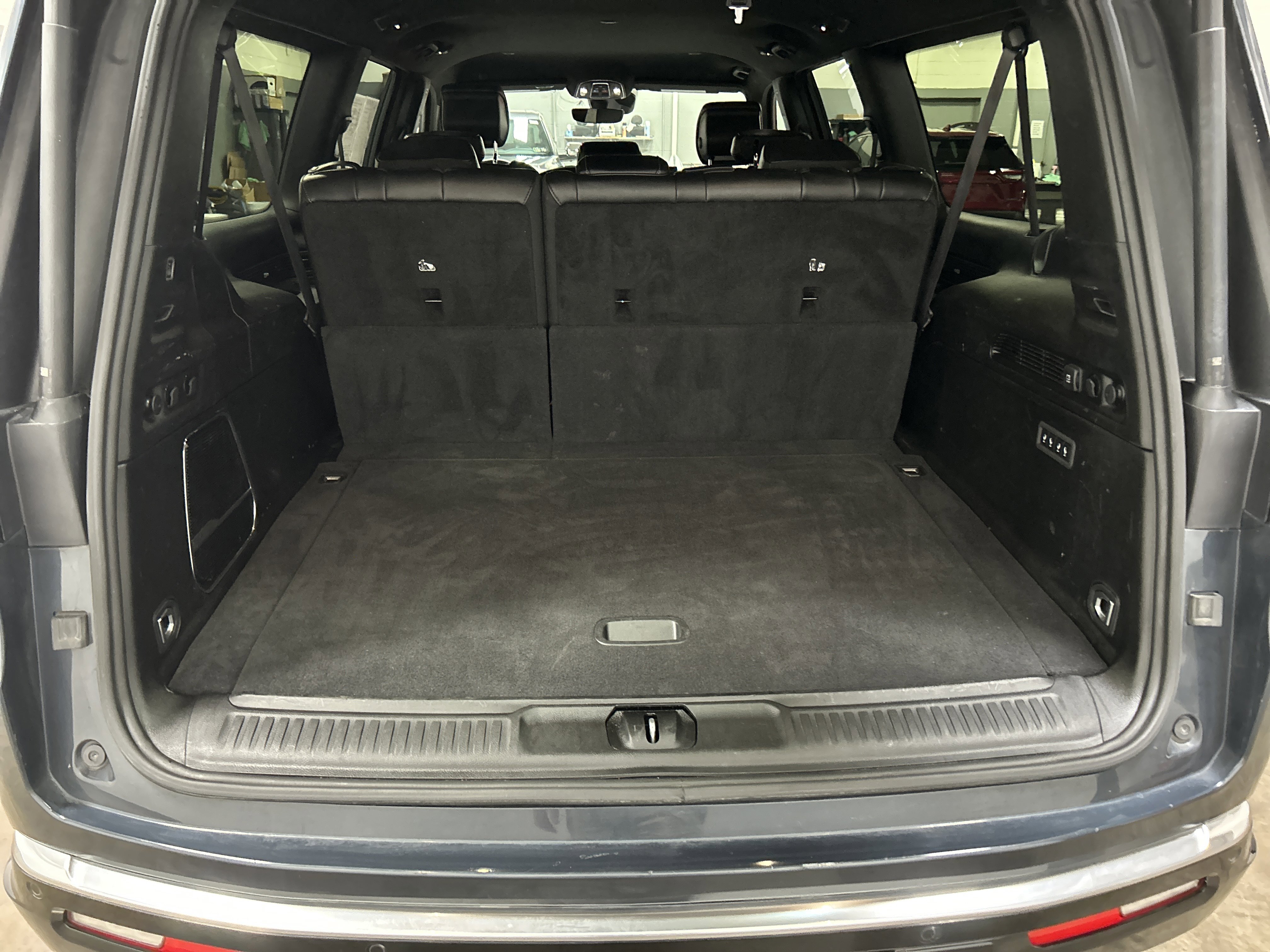 Used 2023 Jeep Wagoneer L Series II image 30