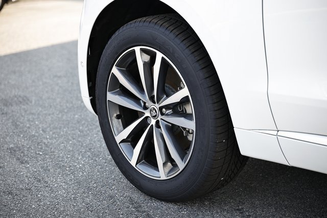 New 2026 Jaguar F-PACE R-Dynamic S image 5