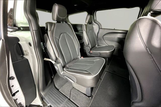New 2027 Chrysler Pacifica Limited w/ S Appearance Package AWD/4WD image 11